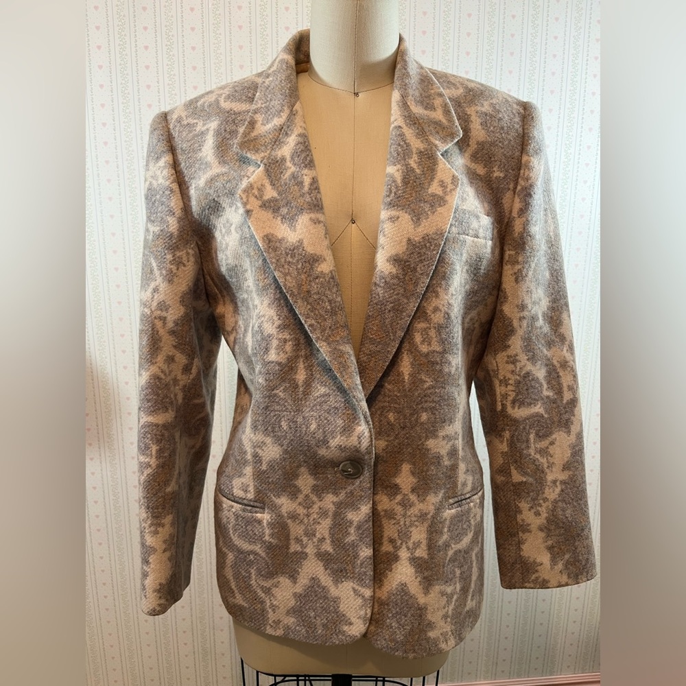 Soft heavy winter pastel vintage blazer.